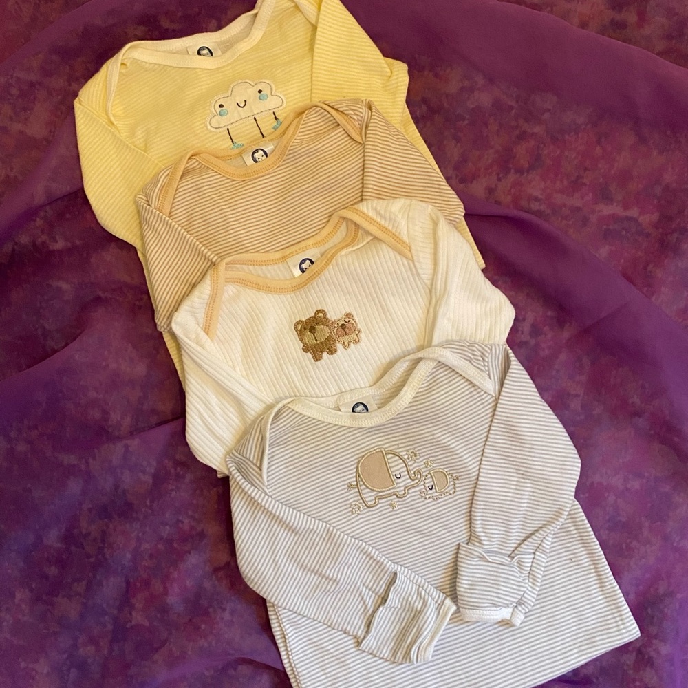 4 Gerber elastic bottom gowns bundle